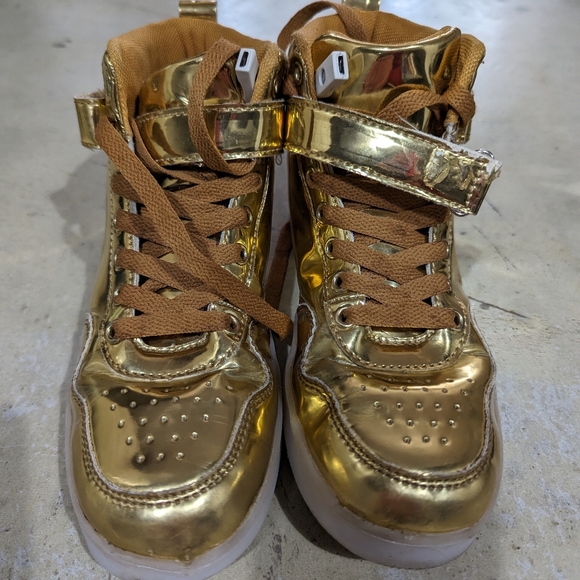 Gold Shoes, Kids, Size 3 - Picture 1 of 7